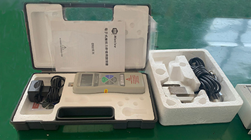青島科諾精密機(jī)械向一諾電子采購(gòu)了DS2-5000N大量程的推拉力計(jì)